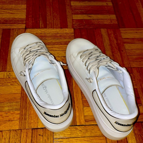 Alexander MqQueen Unisex Shoes - Picture 3 of 4